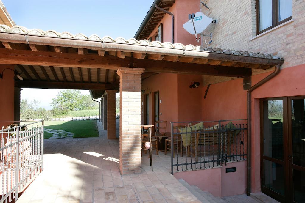 Country House Poggio Fiorito อัสซิซี ภายนอก รูปภาพ
